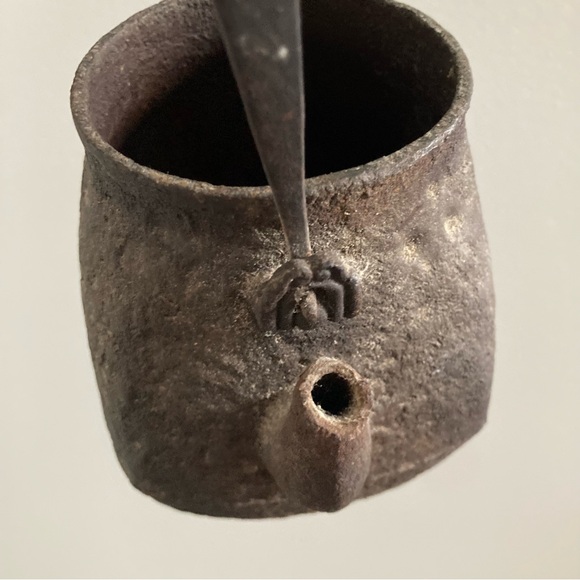 Antique cast iron tea kettle pot cottagecore farmhouse primitive decor - Picture 5 of 12